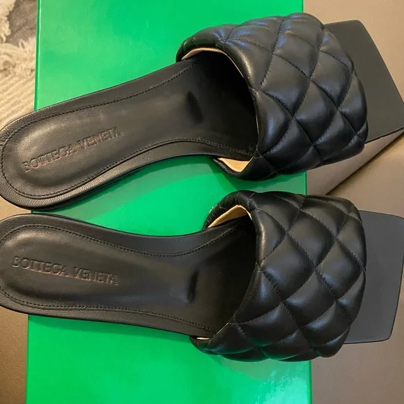 BOTTEGA VENETA Quilted Padded Flat Sandals In Black Leather 37. - Picture 8 of 10
